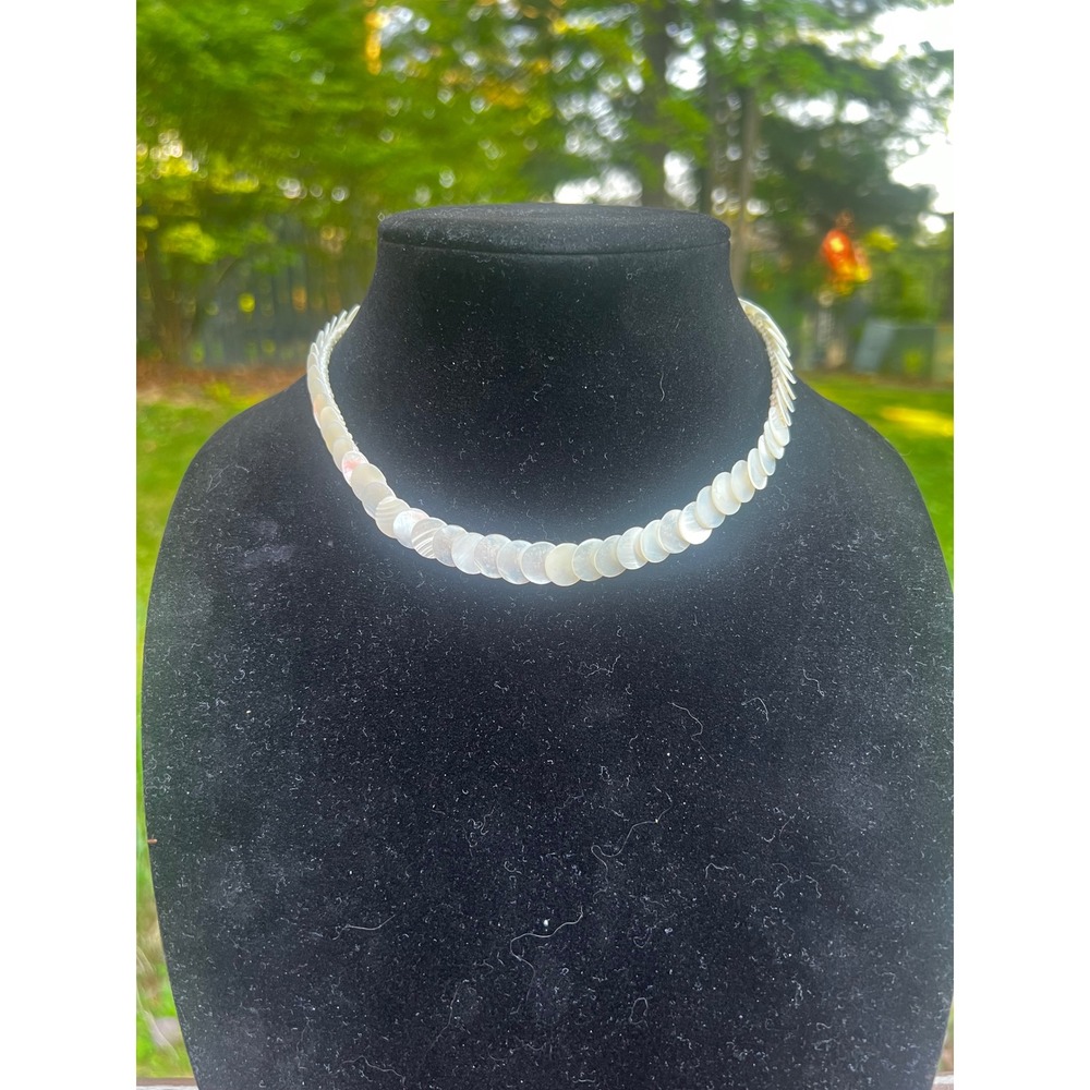 Vtg Mother of‎ Pearl Shell Disc Choker Necklace Iridescent Coastal Boho Cream